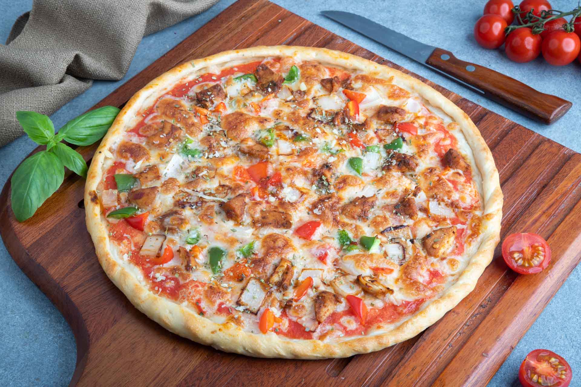 210823_Talabat_UAE_PICCOLOMONDOSHZCafe_Cafe_Chicken Vegetable Pizza_Kailash-41