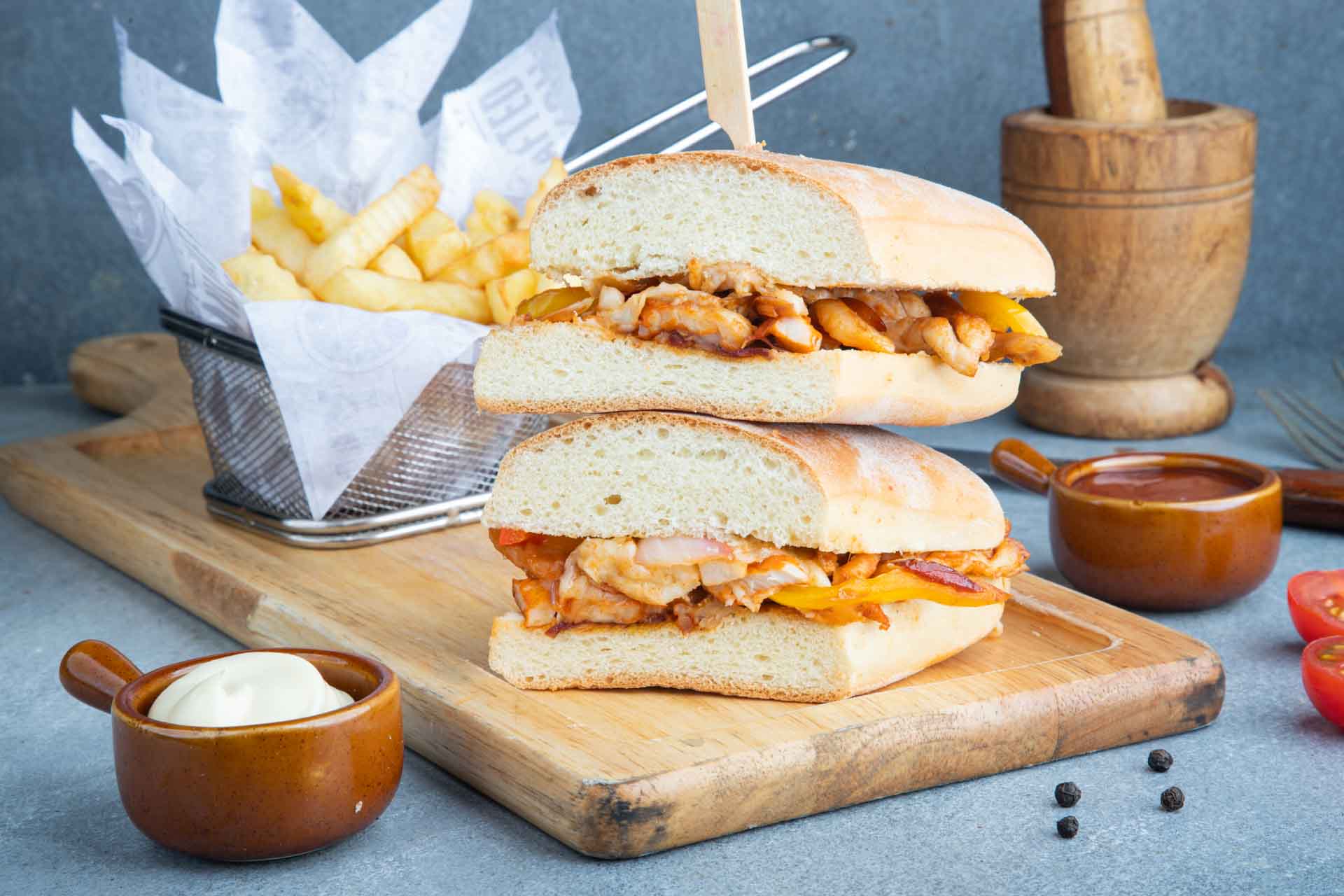 210823_Talabat_UAE_PICCOLOMONDOSHZCafe_Cafe_Fajita Chicken Steak Sandwich_Kailash-89