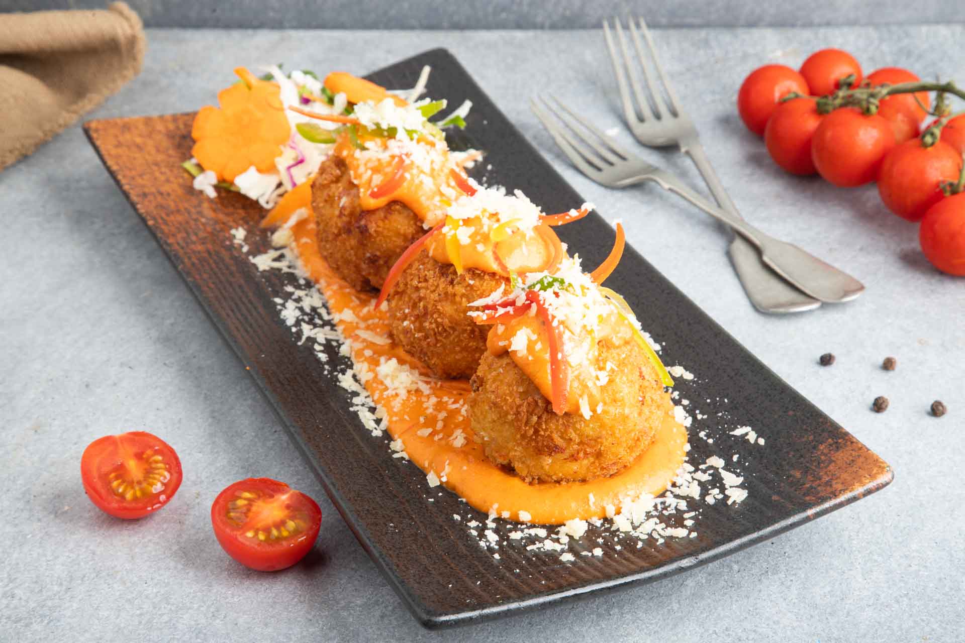 210823_Talabat_UAE_PICCOLOMONDOSHZCafe_Cafe_Fried Mac N Cheese_Kailash-21