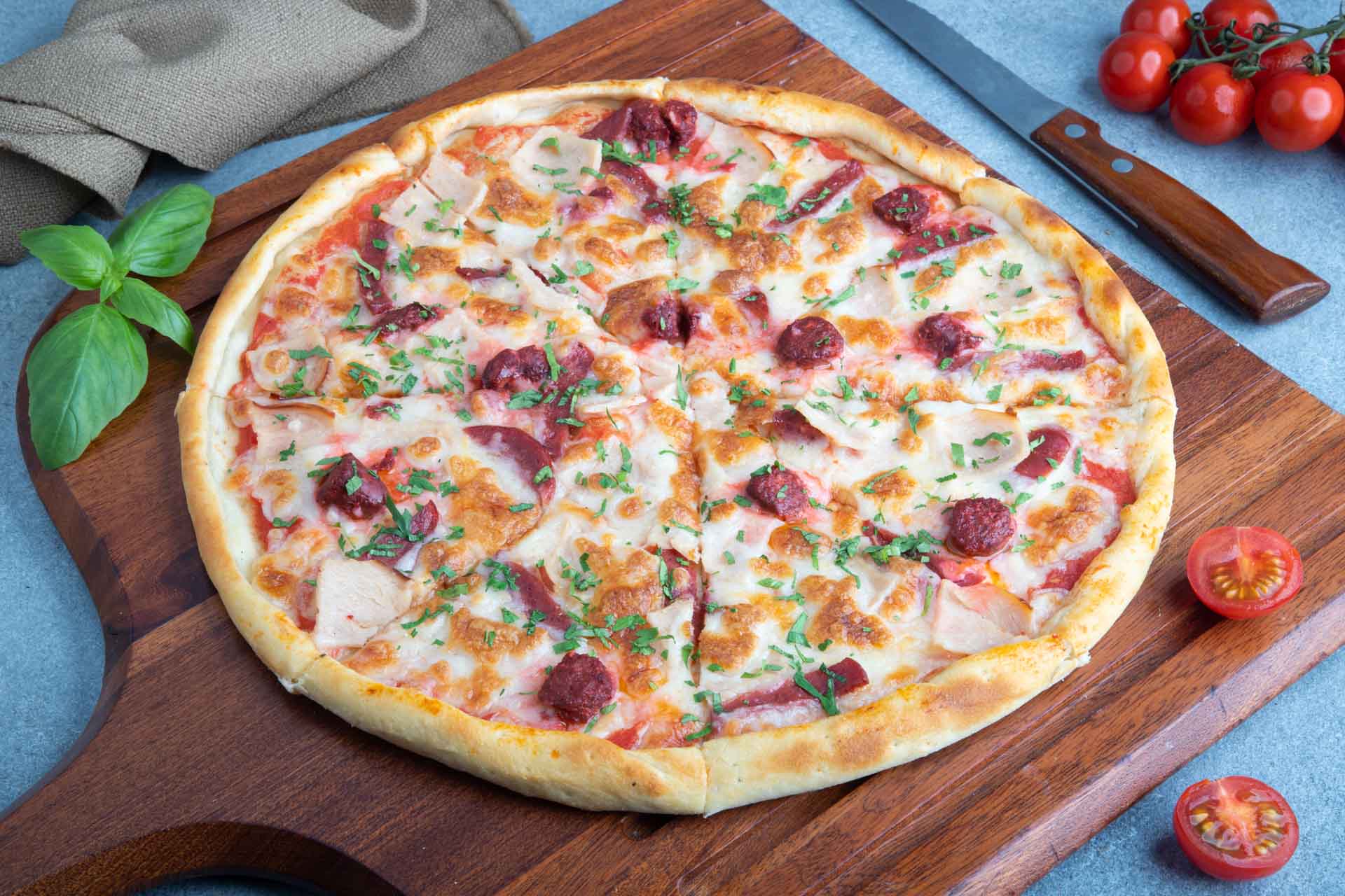 210823_Talabat_UAE_PICCOLOMONDOSHZCafe_Cafe_Meat Delight Pizza_Kailash-38