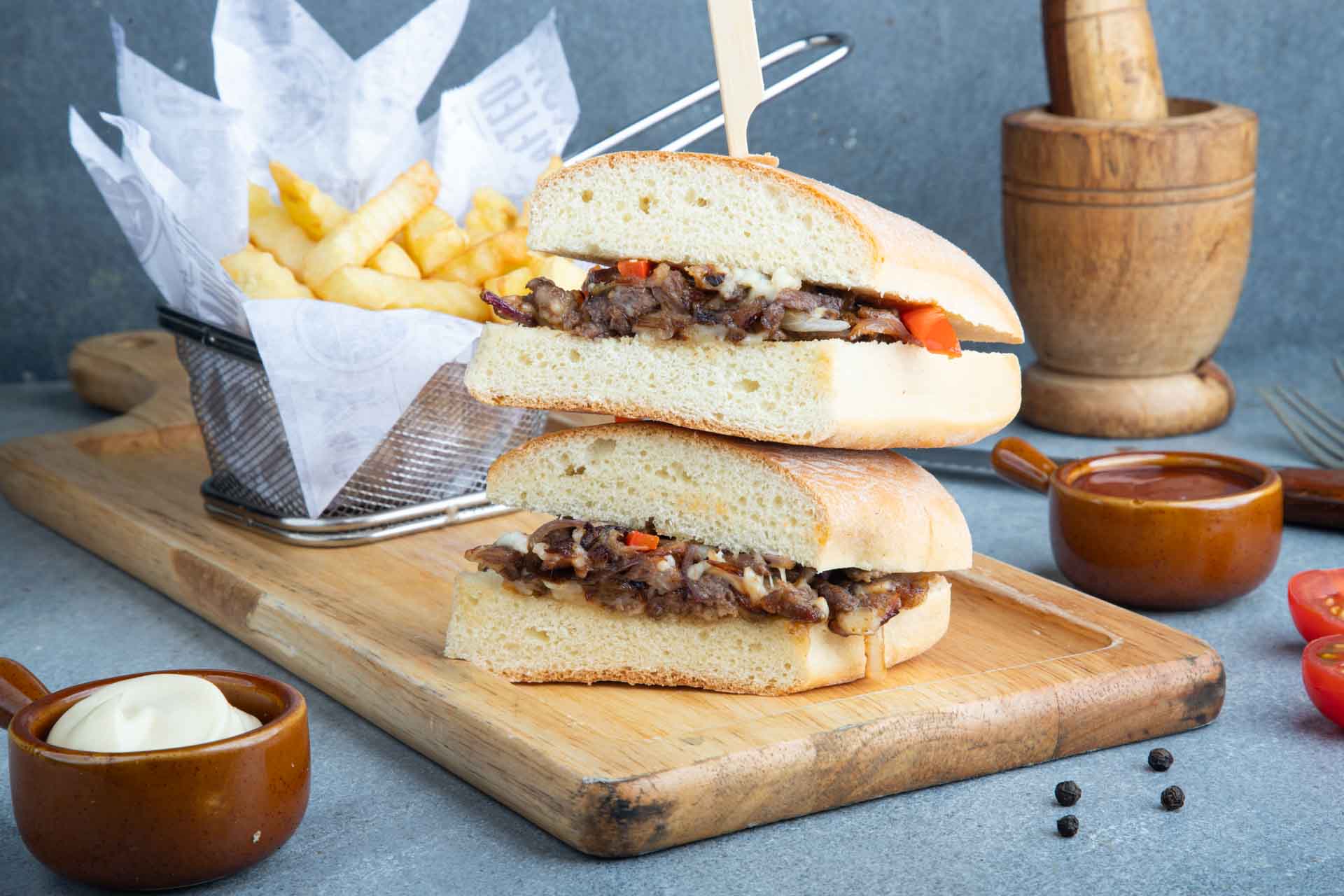 210823_Talabat_UAE_PICCOLOMONDOSHZCafe_Cafe_Philly Cheese Steak Sandwich_Kailash-85