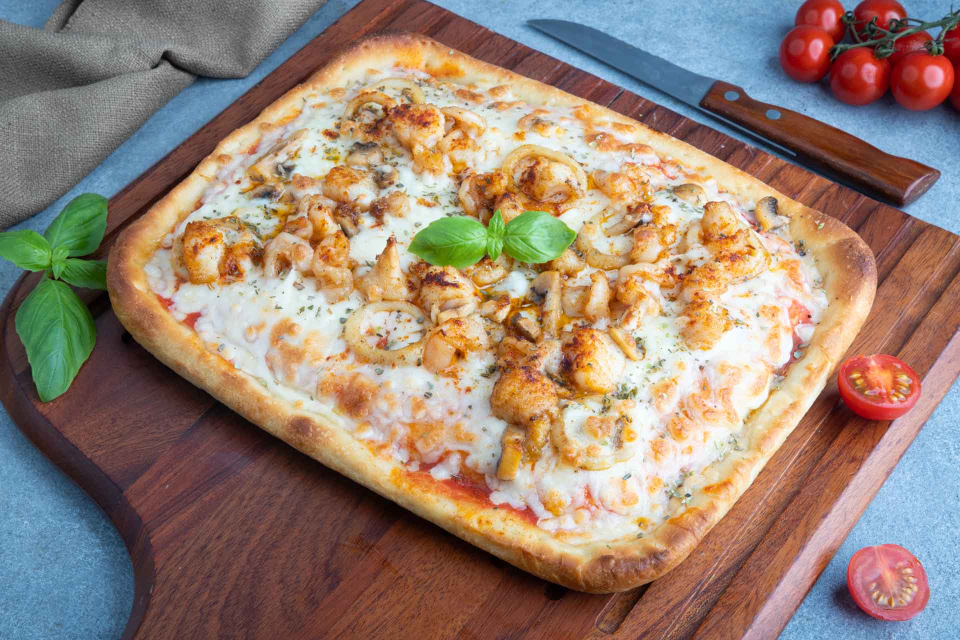 210823_Talabat_UAE_PICCOLOMONDOSHZCafe_Cafe_Seafood Pizza_Kailash-44